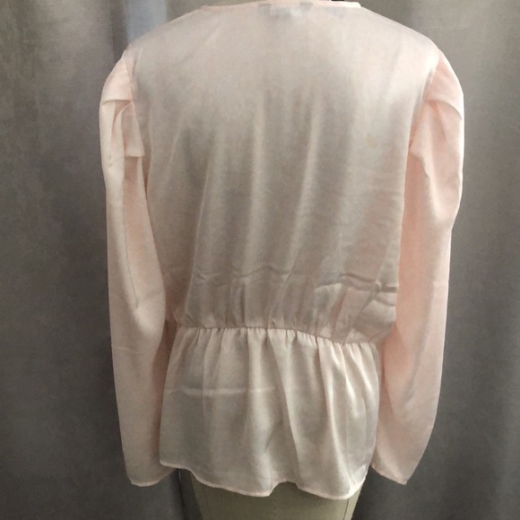 Never worn beautiful Express top - Picture 4 of 6